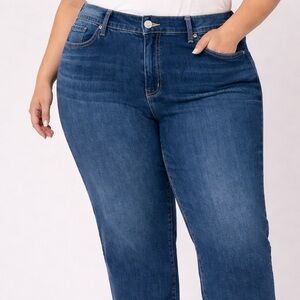 Torrid Mid-Rise Crop Boyfriend Denim Capris Size 22 NWT